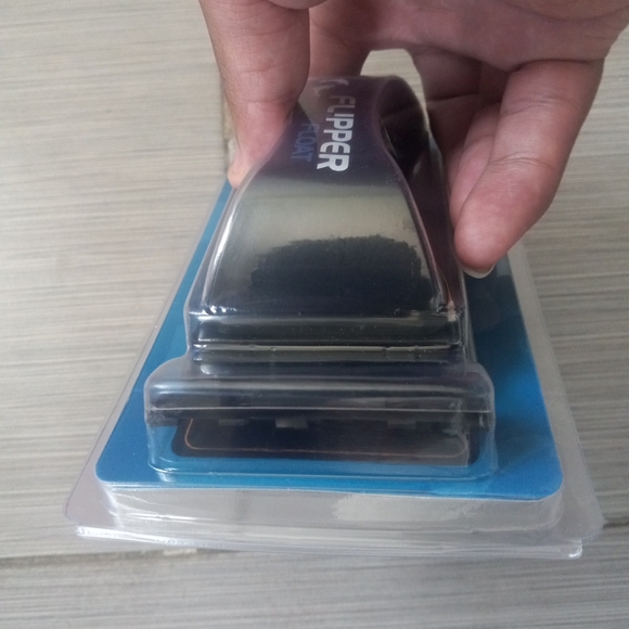 FL!PPER Flipper Cleaner Float - 2-in-1 Floating Magnetic Aquarium Glass Cleaner - Picture 2 of 6
